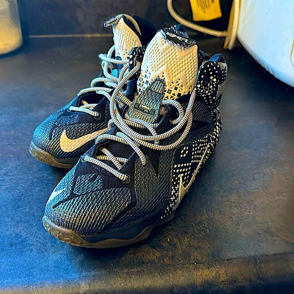 Size 5y lebron bhm 12 great condition